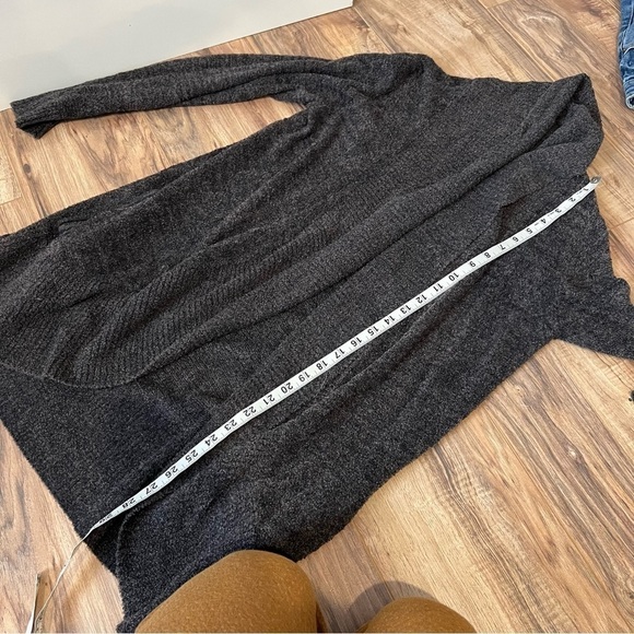 Barefoot Dreams CozyChic Lite Circle Cardigan Carbon Heathered Black - Picture 7 of 11